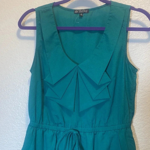 BeBop Green Size Medium Sleeveless Elastic Waist Pocket Hi-Low Dress - Picture 2 of 8